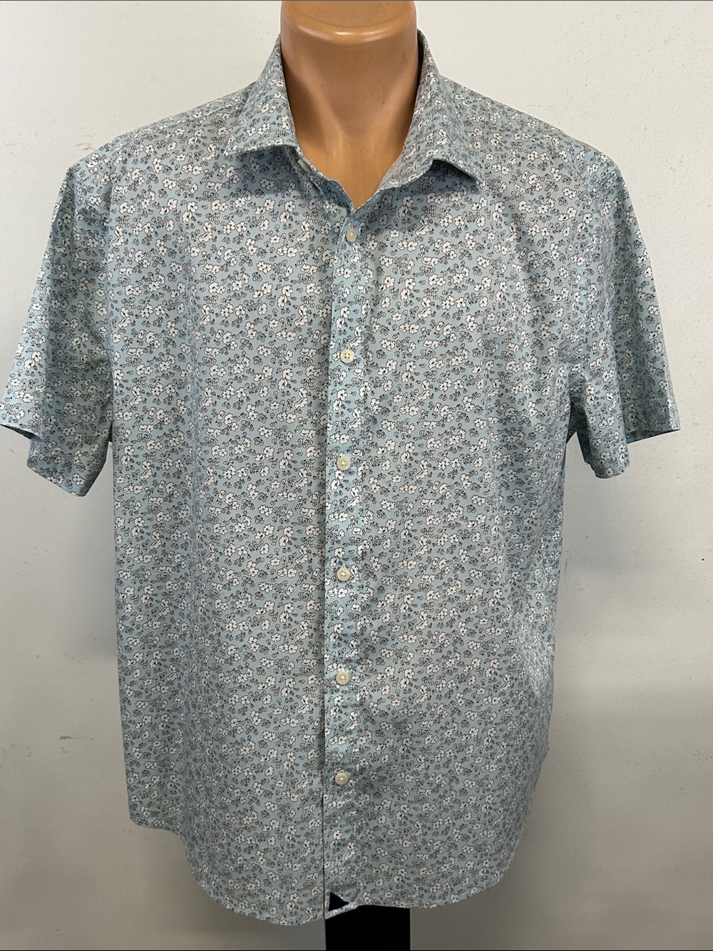 UNTUCKit short sleeve button down shirt.  XL
